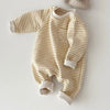 Gestreifter Jumpsuit aus Bio - Baumwolle für Babys – Atmungsaktiv & Hypoallergen - Mayfair ModaGelb6M