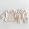 Rüschenspitzen Jogger Set – Bequemes Kinderoutfit aus 100% Bio - Baumwolle - Mayfair ModaBeige6M